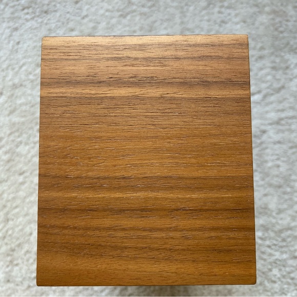 Tivoli Audio Model One AM / FM Table Radio, Classic / Walnut, 2.4 Lb - Picture 11 of 12